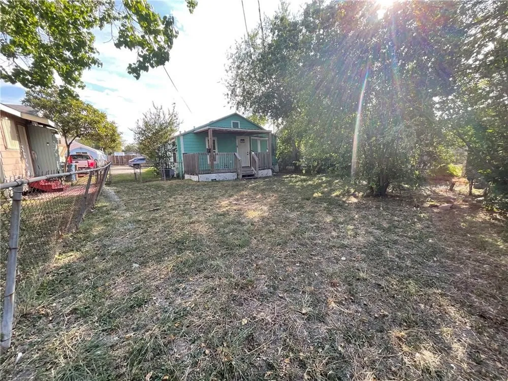 2806 Guadalupe Corpus Christi, TX 78405