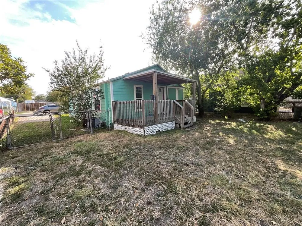 2806 Guadalupe Corpus Christi, TX 78405