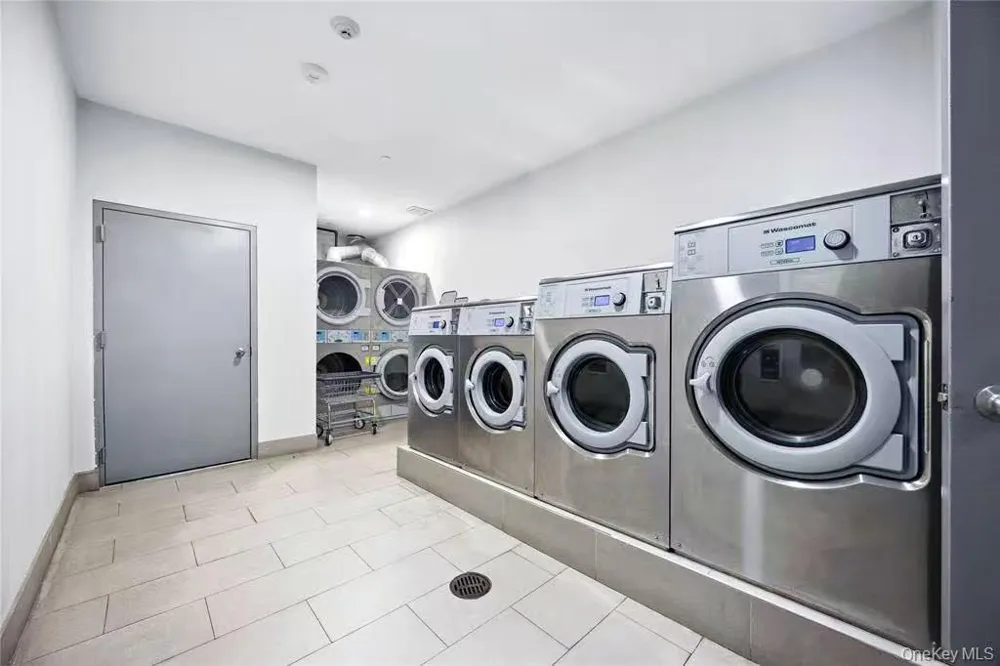 15815 Union Turnpike #3B Fresh Meadows, NY 11366