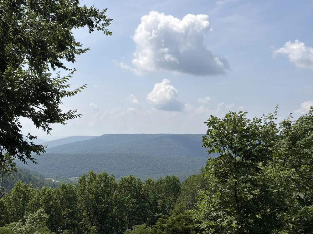 21 Laurel Lake Dr Monteagle, TN 37356