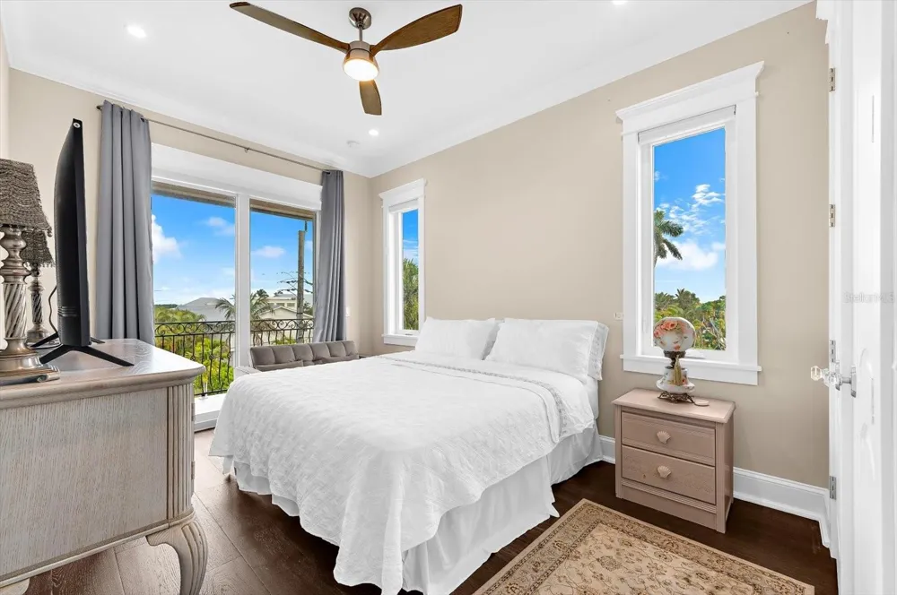 511 BAYVIEW DRIVE Holmes Beach, FL 34217