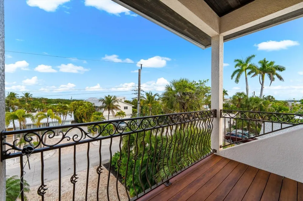 511 BAYVIEW DRIVE Holmes Beach, FL 34217