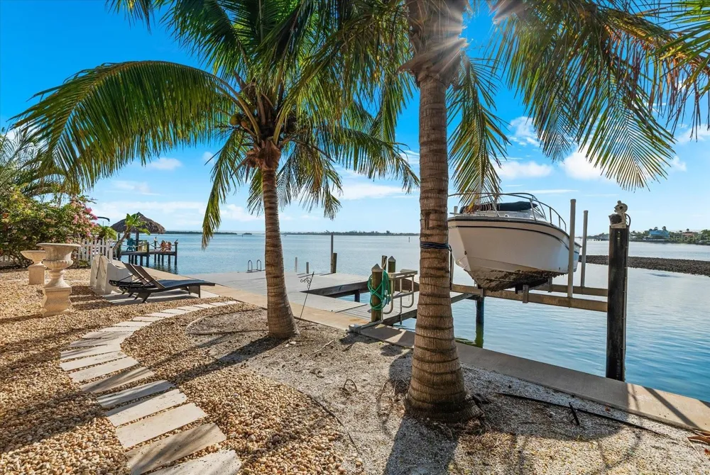 511 BAYVIEW DRIVE Holmes Beach, FL 34217