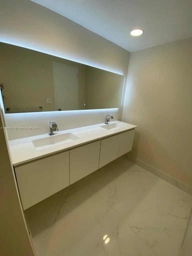 4001 S Ocean Dr #10F Hollywood, FL 33019