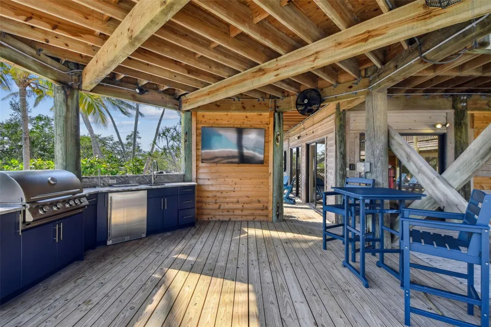 7147 LA LENAIRE DRIVE Longboat Key, FL 34228