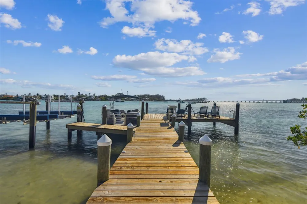 7147 LA LENAIRE DRIVE Longboat Key, FL 34228