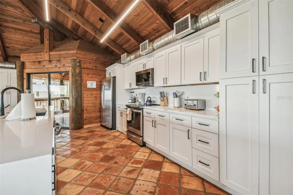 7147 LA LENAIRE DRIVE Longboat Key, FL 34228
