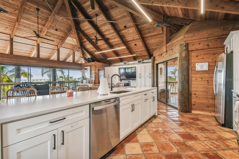 7147 LA LENAIRE DRIVE Longboat Key, FL 34228
