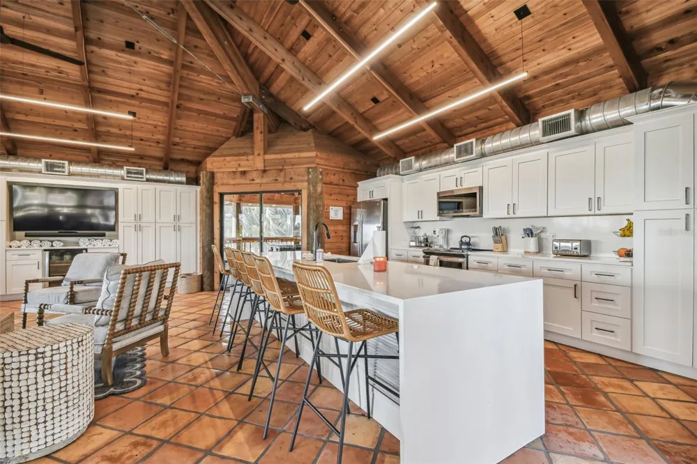7147 LA LENAIRE DRIVE Longboat Key, FL 34228