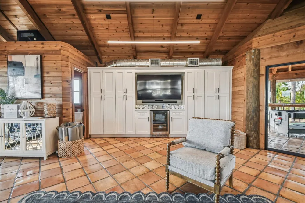 7147 LA LENAIRE DRIVE Longboat Key, FL 34228