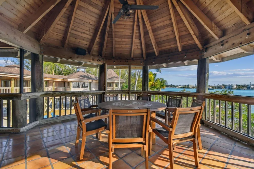7147 LA LENAIRE DRIVE Longboat Key, FL 34228