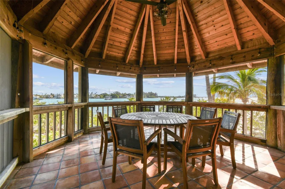 7147 LA LENAIRE DRIVE Longboat Key, FL 34228