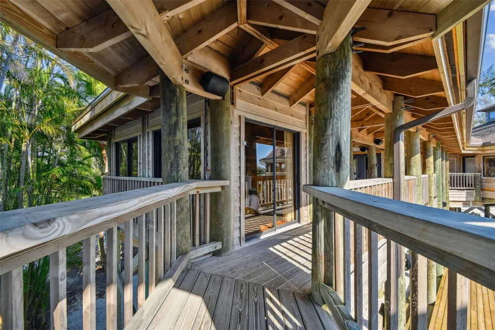 7147 LA LENAIRE DRIVE Longboat Key, FL 34228