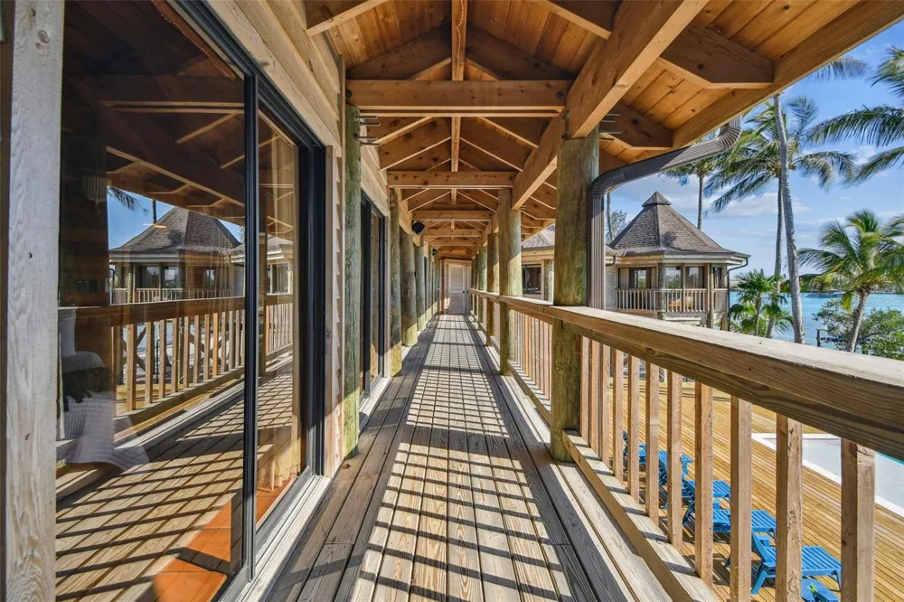 7147 LA LENAIRE DRIVE Longboat Key, FL 34228