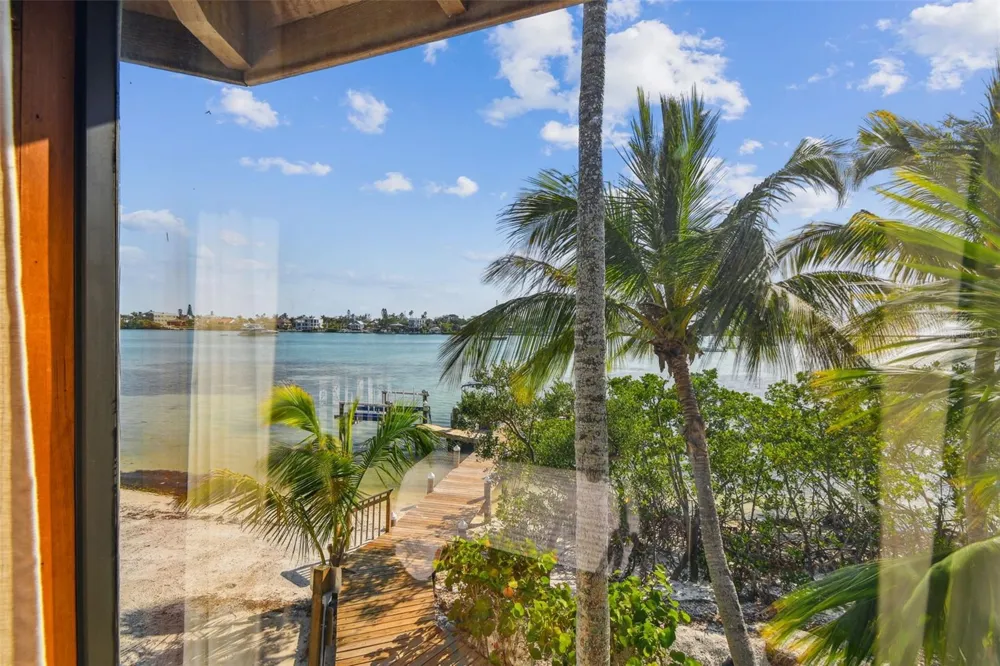 7147 LA LENAIRE DRIVE Longboat Key, FL 34228