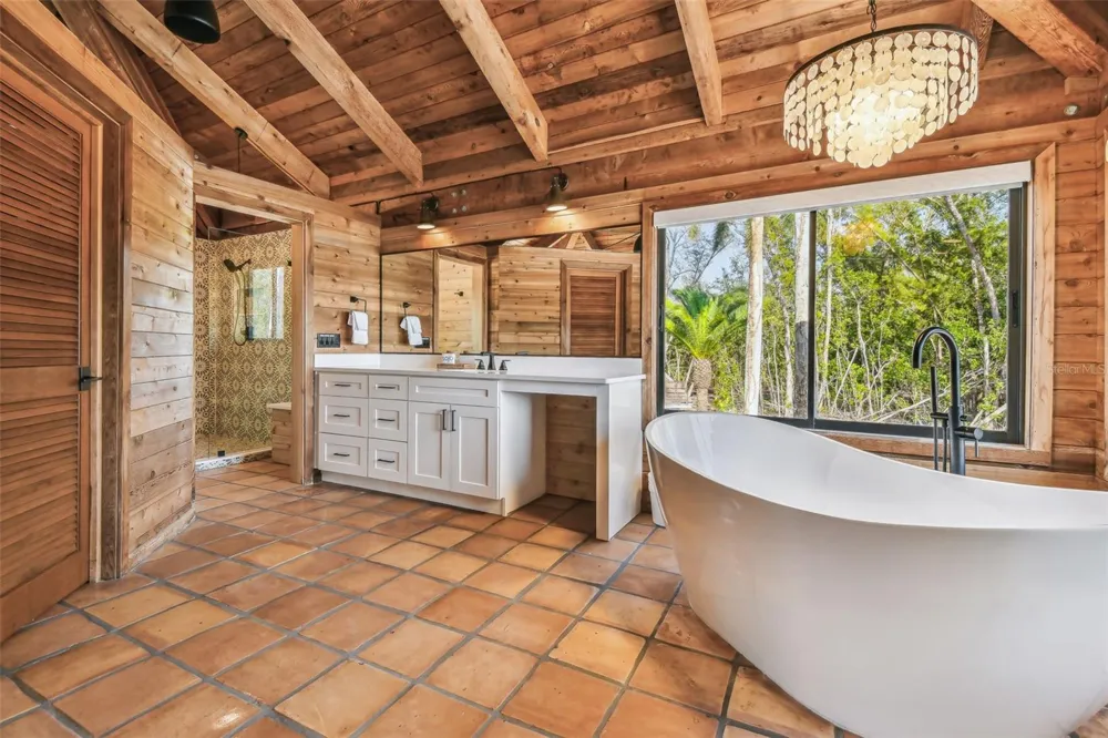7147 LA LENAIRE DRIVE Longboat Key, FL 34228