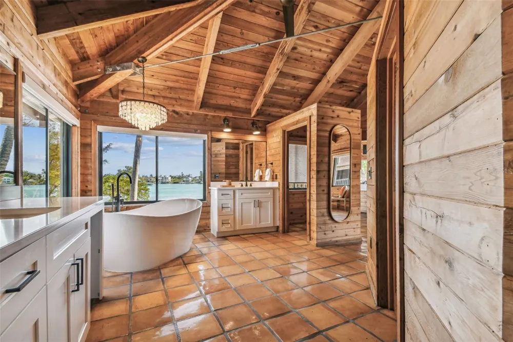 7147 LA LENAIRE DRIVE Longboat Key, FL 34228
