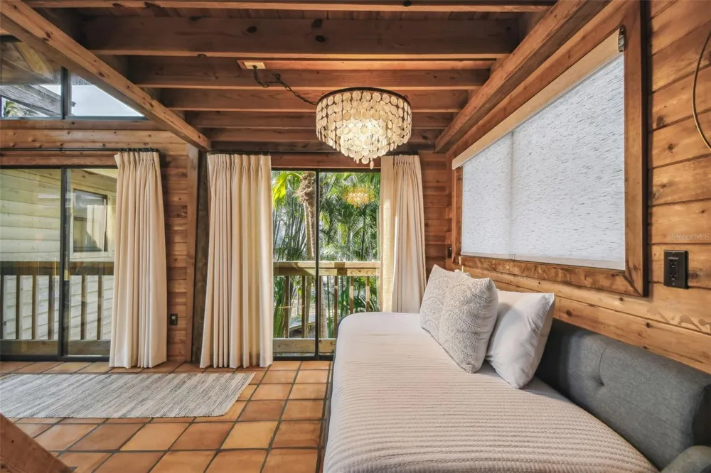 7147 LA LENAIRE DRIVE Longboat Key, FL 34228