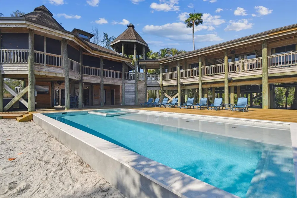 7147 LA LENAIRE DRIVE Longboat Key, FL 34228