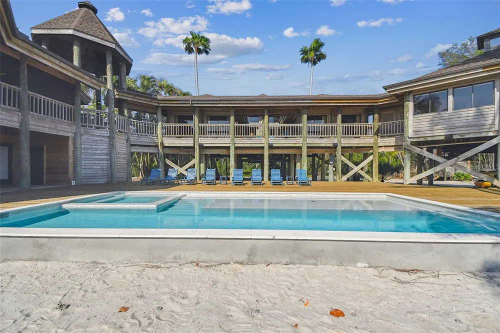7147 LA LENAIRE DRIVE Longboat Key, FL 34228