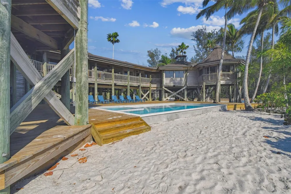 7147 LA LENAIRE DRIVE Longboat Key, FL 34228