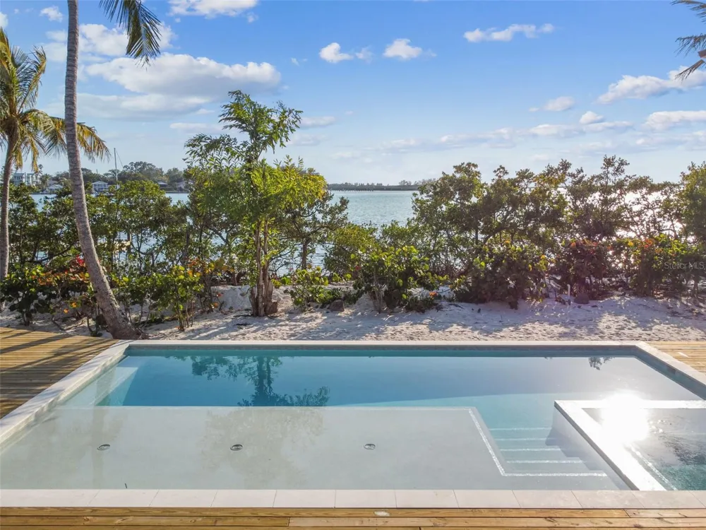 7147 LA LENAIRE DRIVE Longboat Key, FL 34228