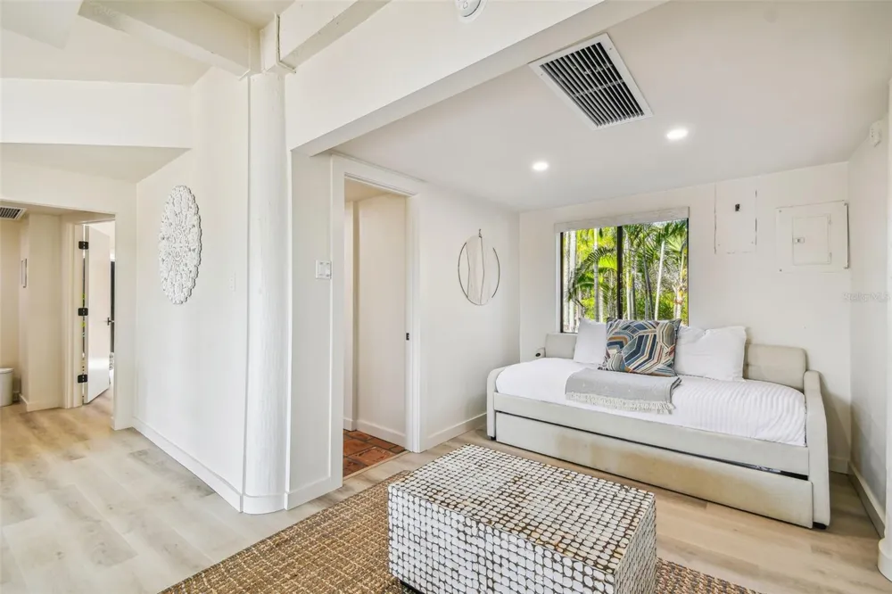 7147 LA LENAIRE DRIVE Longboat Key, FL 34228
