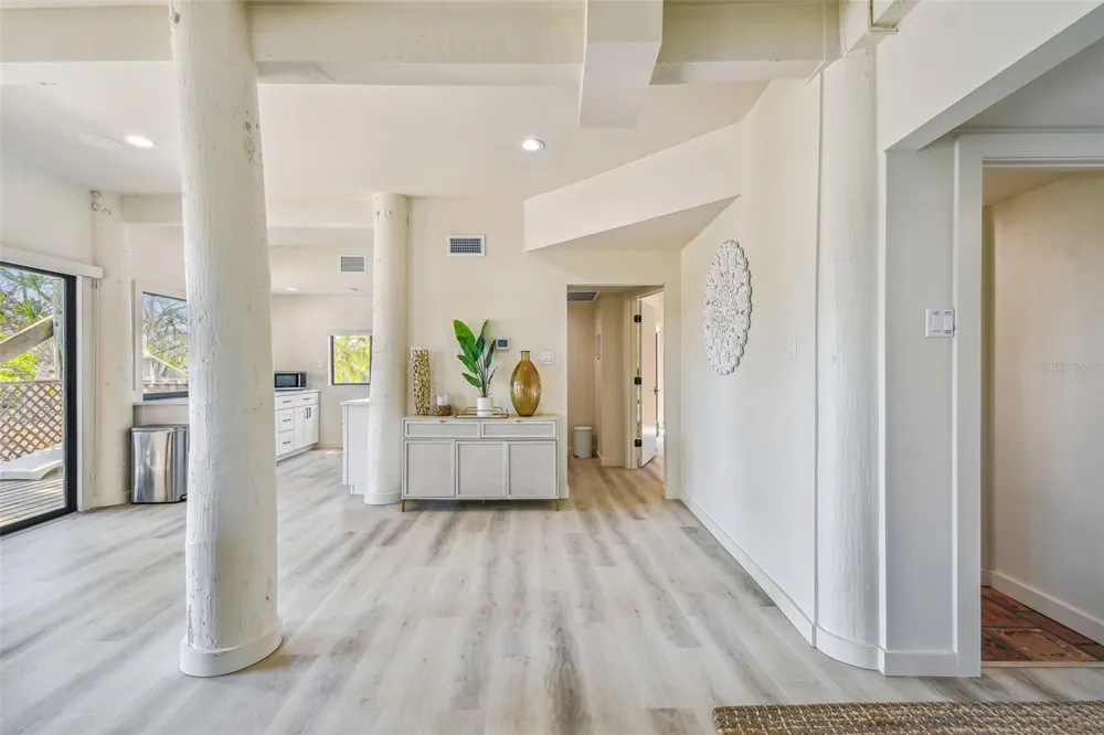 7147 LA LENAIRE DRIVE Longboat Key, FL 34228