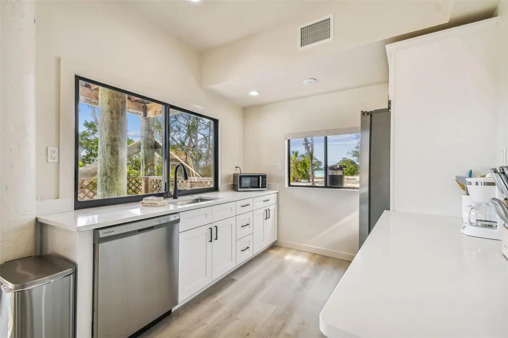 7147 LA LENAIRE DRIVE Longboat Key, FL 34228