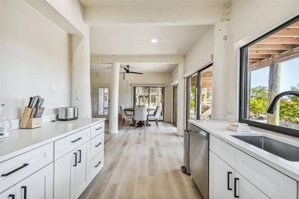 7147 LA LENAIRE DRIVE Longboat Key, FL 34228