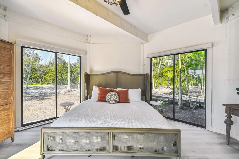 7147 LA LENAIRE DRIVE Longboat Key, FL 34228