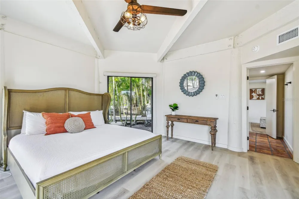 7147 LA LENAIRE DRIVE Longboat Key, FL 34228
