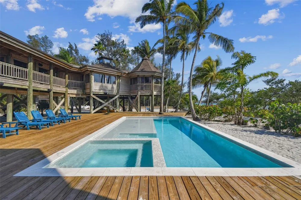 7147 LA LENAIRE DRIVE Longboat Key, FL 34228