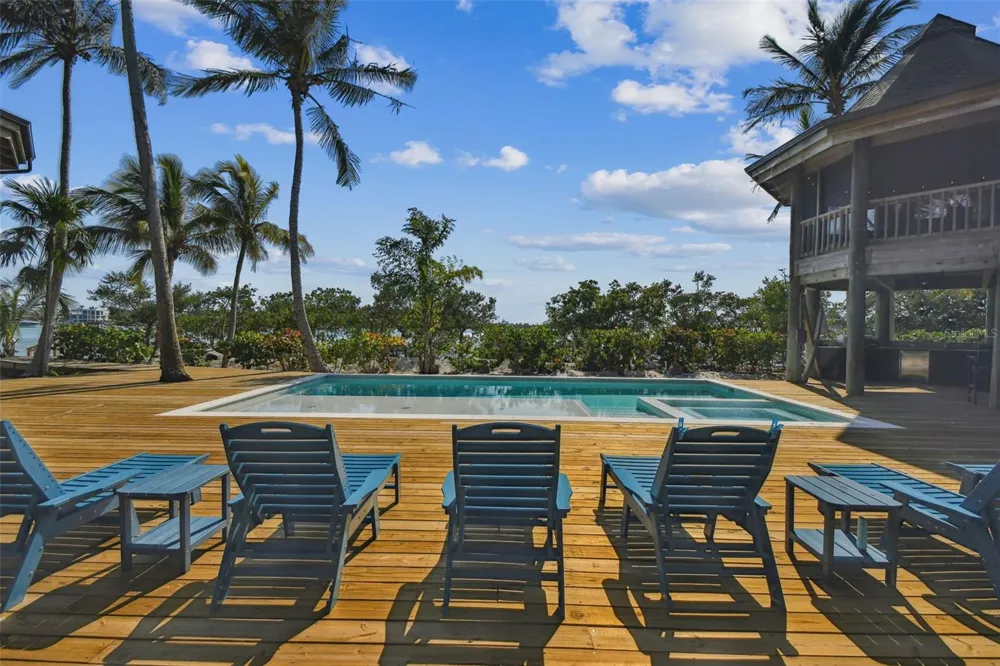 7147 LA LENAIRE DRIVE Longboat Key, FL 34228