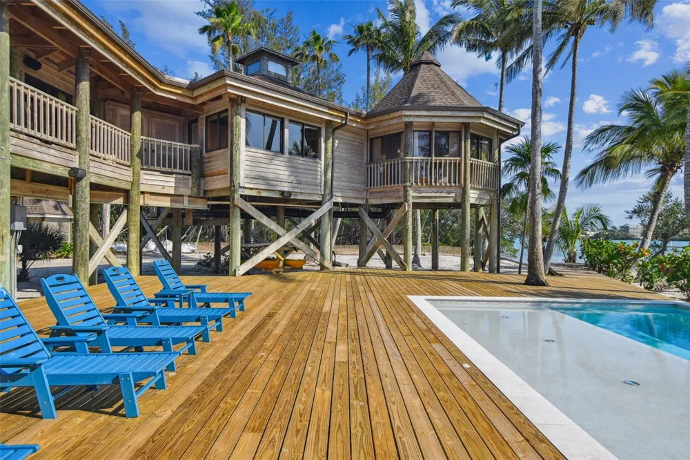 7147 LA LENAIRE DRIVE Longboat Key, FL 34228