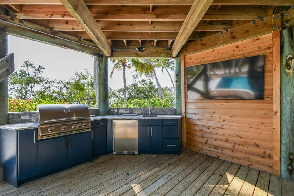 7147 LA LENAIRE DRIVE Longboat Key, FL 34228