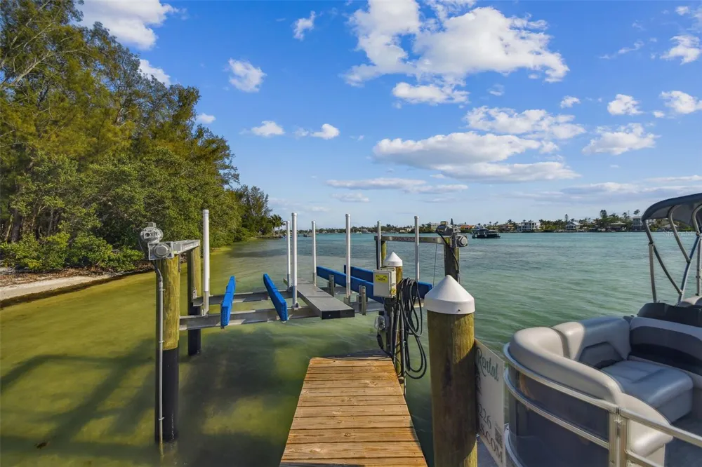 7147 LA LENAIRE DRIVE Longboat Key, FL 34228