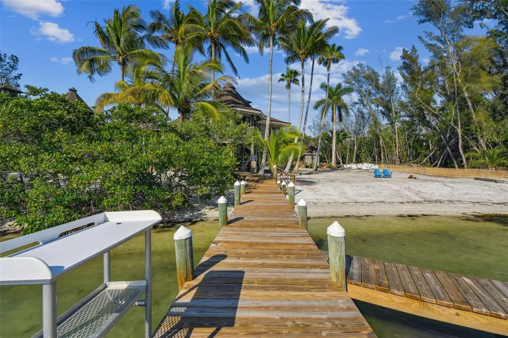 7147 LA LENAIRE DRIVE Longboat Key, FL 34228