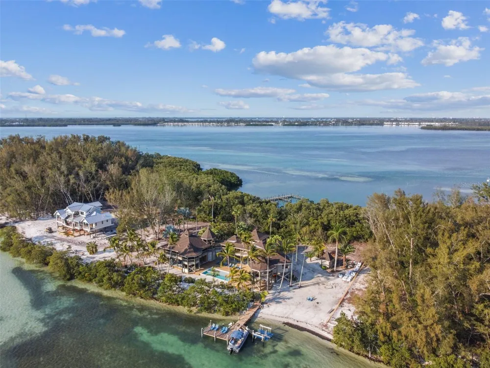 7147 LA LENAIRE DRIVE Longboat Key, FL 34228