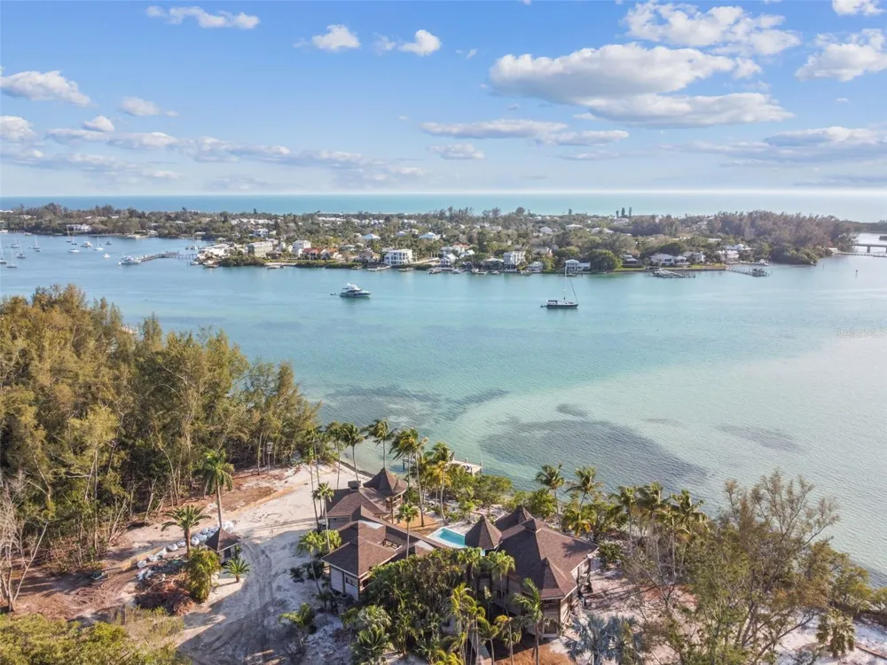 7147 LA LENAIRE DRIVE Longboat Key, FL 34228