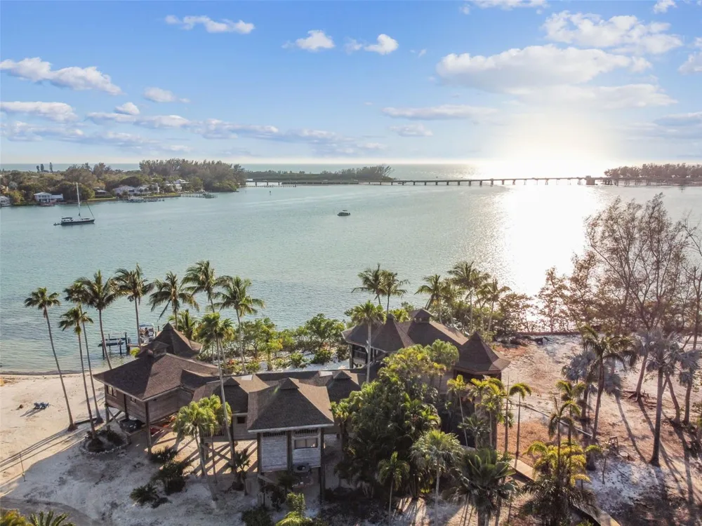 7147 LA LENAIRE DRIVE Longboat Key, FL 34228