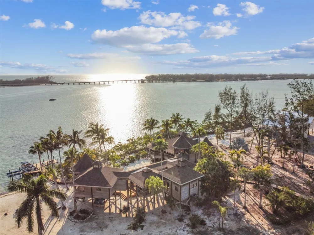 7147 LA LENAIRE DRIVE Longboat Key, FL 34228