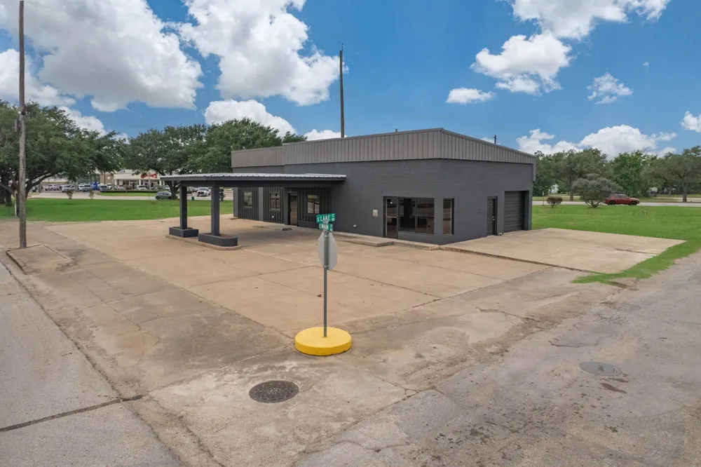 401 E Main Street Eagle Lake, TX 77434