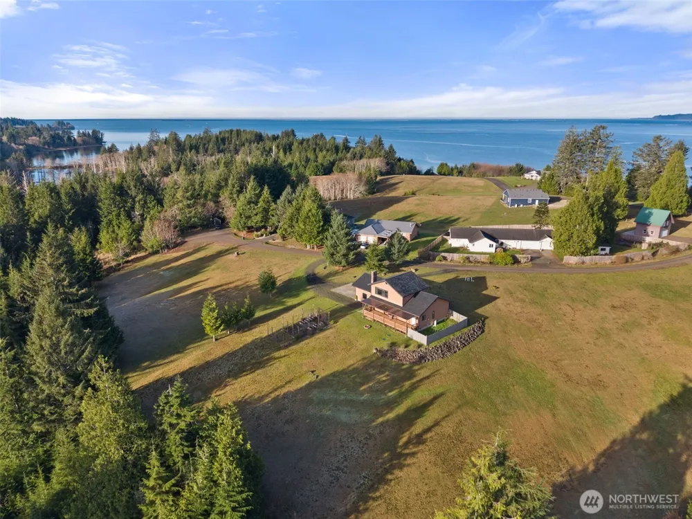 15 Spruce Lane South Bend, WA 98586