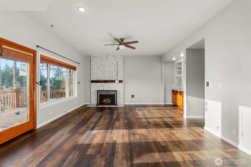 15 Spruce Lane South Bend, WA 98586