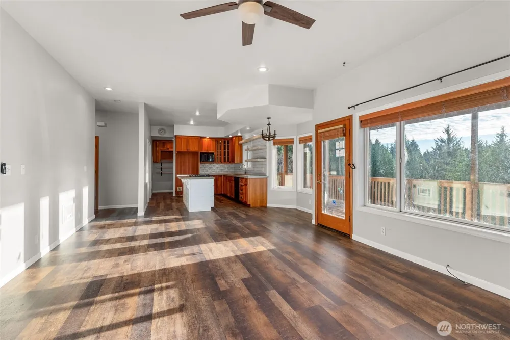 15 Spruce Lane South Bend, WA 98586