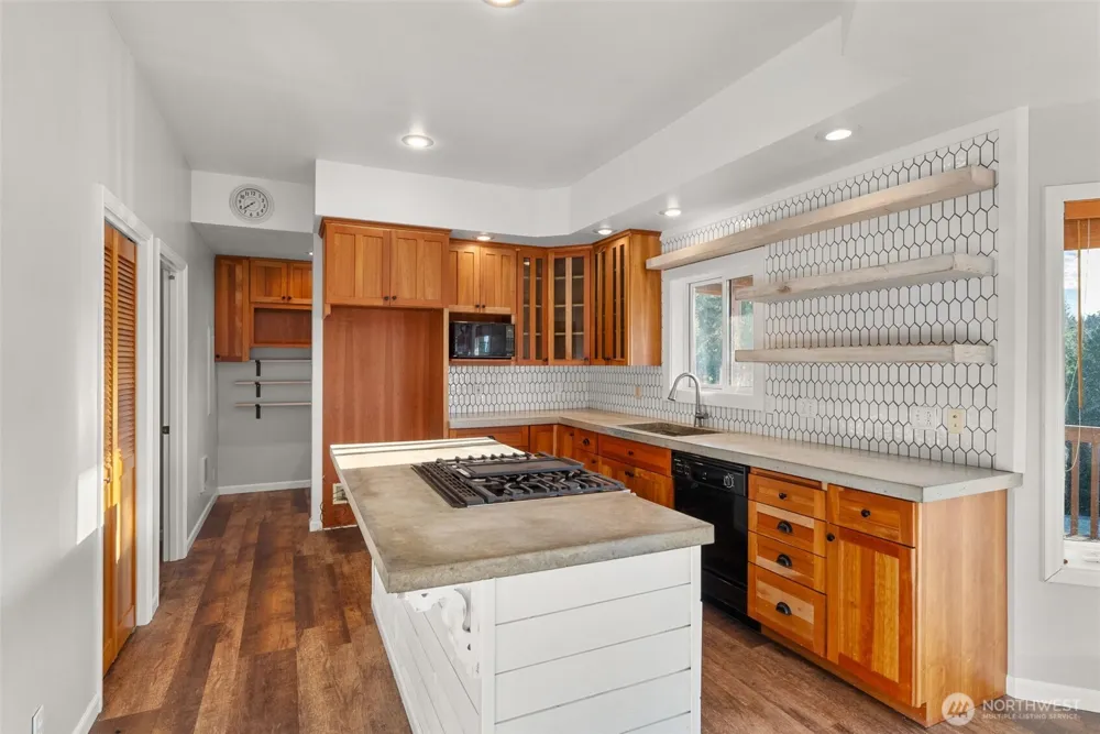 15 Spruce Lane South Bend, WA 98586