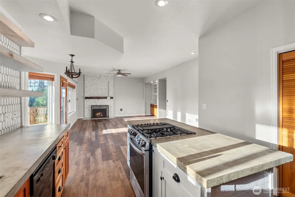 15 Spruce Lane South Bend, WA 98586
