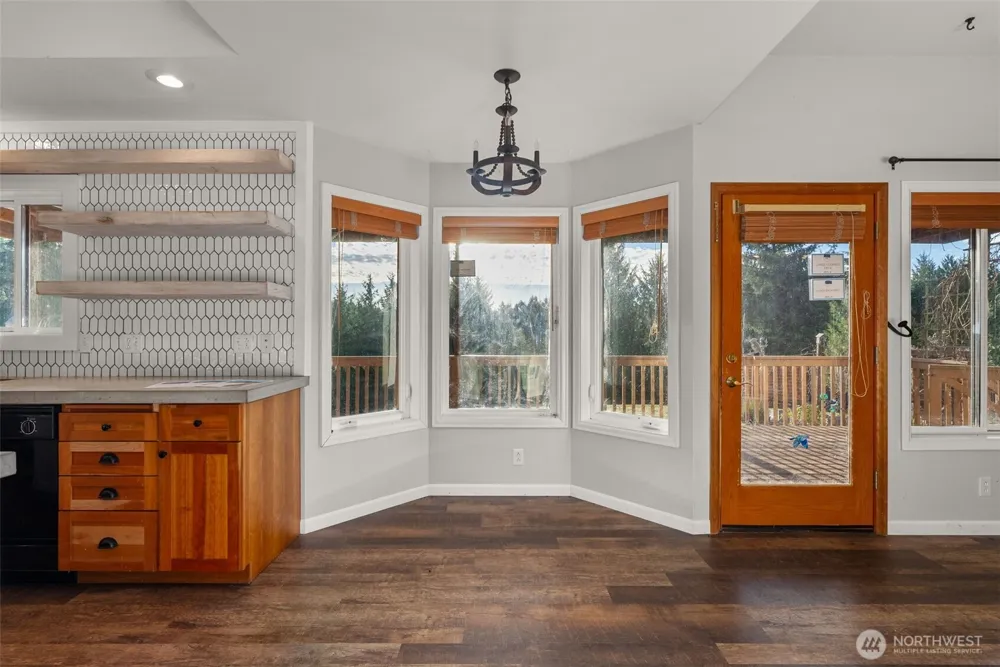 15 Spruce Lane South Bend, WA 98586