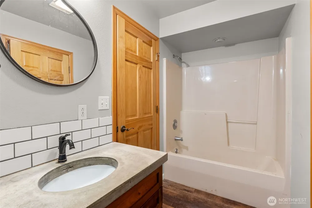 15 Spruce Lane South Bend, WA 98586